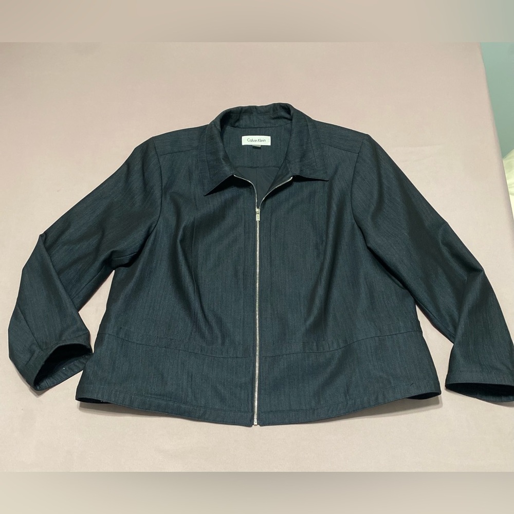 Calvin Klein women's zip jacket in a dark wash denim-look stretch fabric Size 20